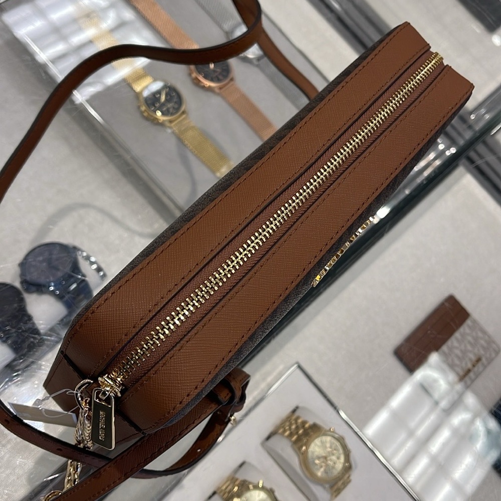 MICHAEL KORS
Jet Set Large East West Zip Printed Logo Crossbody Bag
Brown 
NWT - Picture 2 of 16